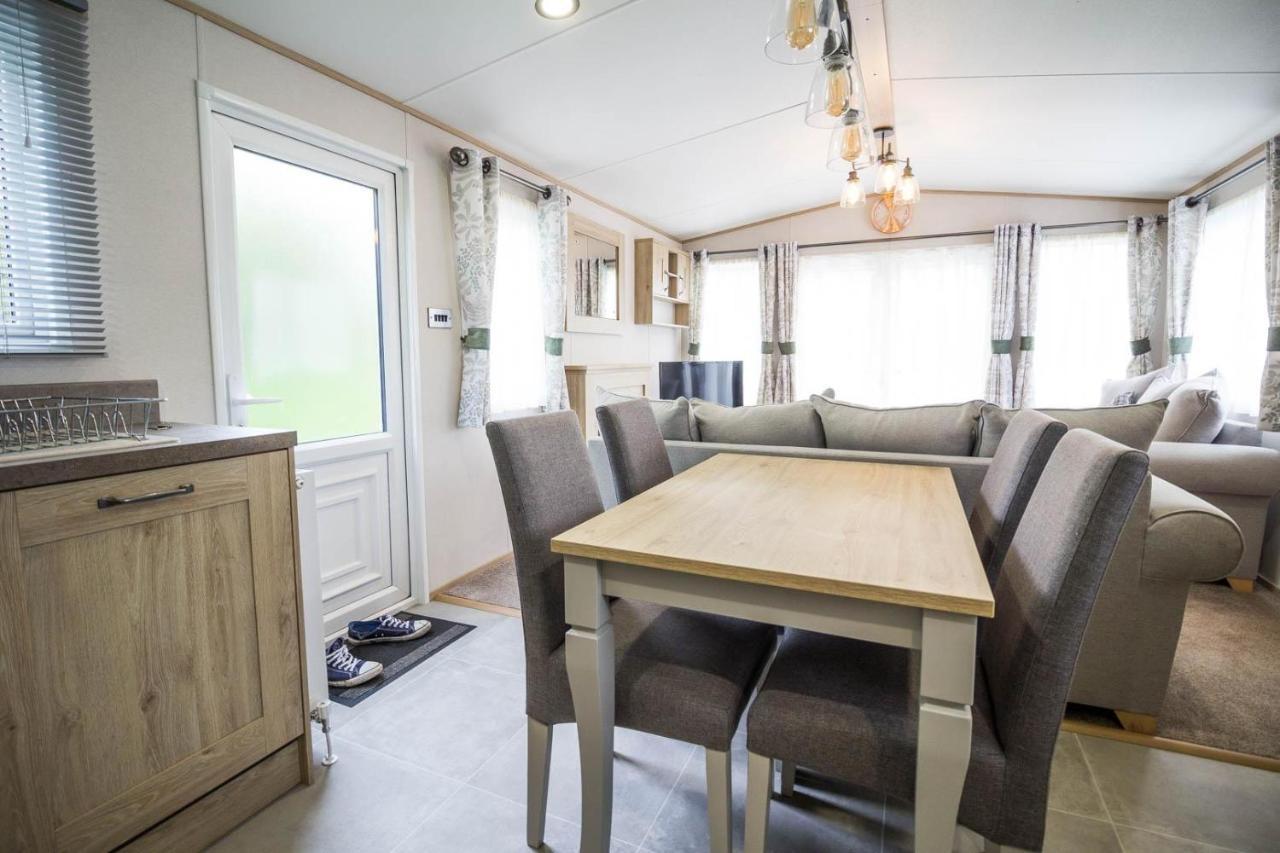 Beautiful 6 Berth Caravan With Decking At Southview Holiday Park Ref 33024O Hotell Skegness Eksteriør bilde