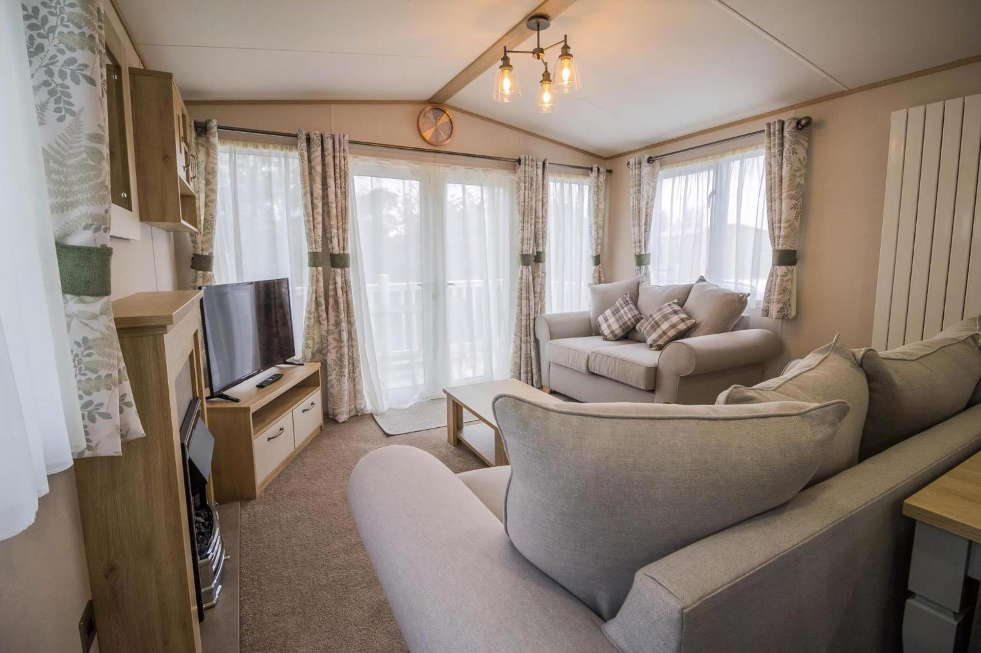 Beautiful 6 Berth Caravan With Decking At Southview Holiday Park Ref 33024O Hotell Skegness Eksteriør bilde